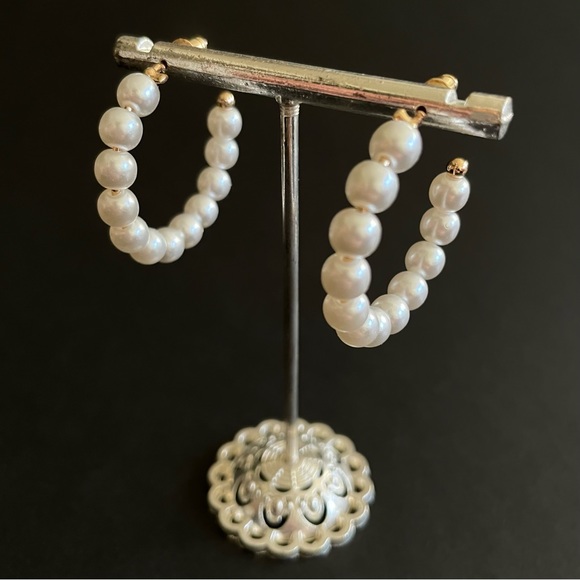 Gold Pearl Hoop Fashion Earrings - NWT - Picture 1 of 8